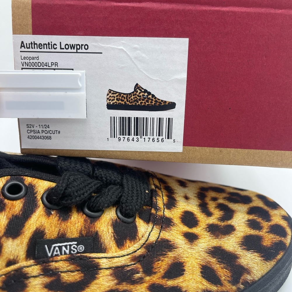 Vans Men’s Authentic Lowpro Sneakers 
Leopard 
Lifestyle, Low Profile - Picture 16 of 16